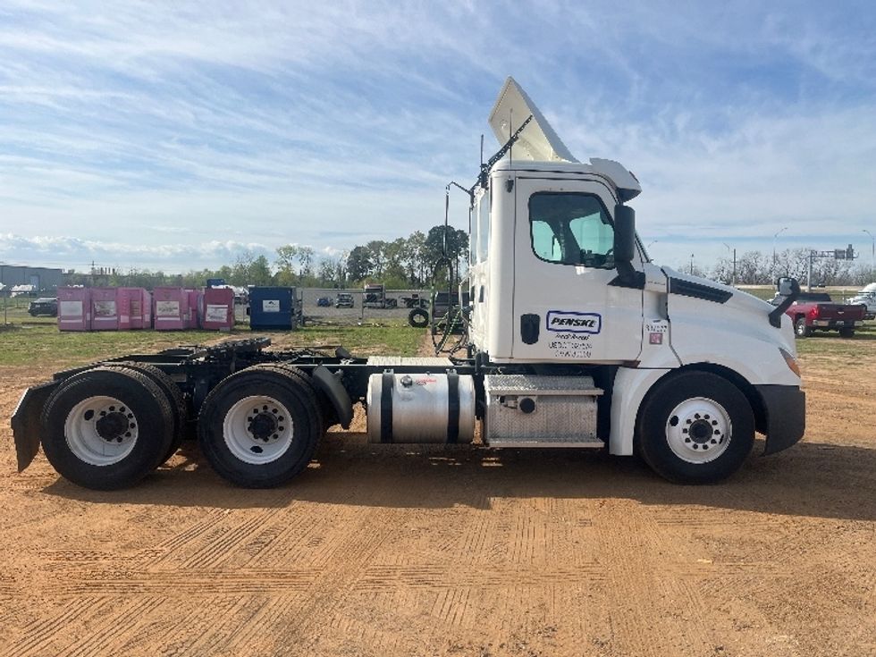 Day Cab Tractor-Heavy Duty Tractors-Freightliner-2020-T12664ST-Longview-TX-371,503\n\t\tmiles-$ 59,250 - Image 8