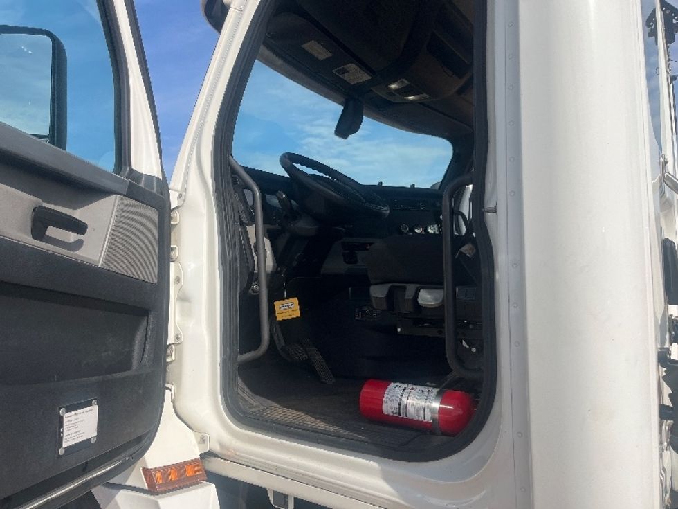 Day Cab Tractor-Heavy Duty Tractors-Freightliner-2020-T12664ST-Longview-TX-371,503\n\t\tmiles-$ 59,250 - Image 9