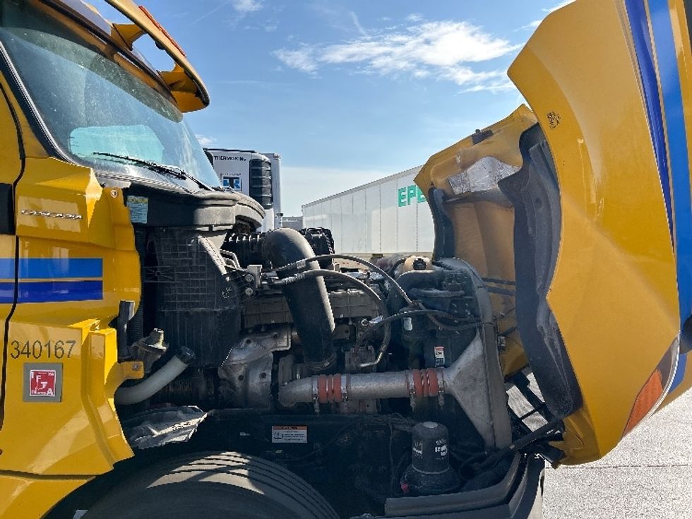 Day Cab Tractor-Heavy Duty Tractors-Freightliner-2020-T12664ST-Louisville-KY-321,316\n\t\tmiles-$ 52,500 - Image 15