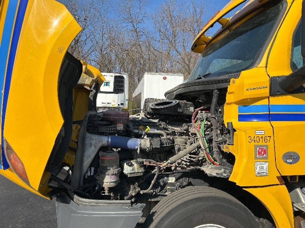 Day Cab Tractor-Heavy Duty Tractors-Freightliner-2020-T12664ST-Louisville-KY-321,316\n\t\tmiles-$ 52,500 - Image 16