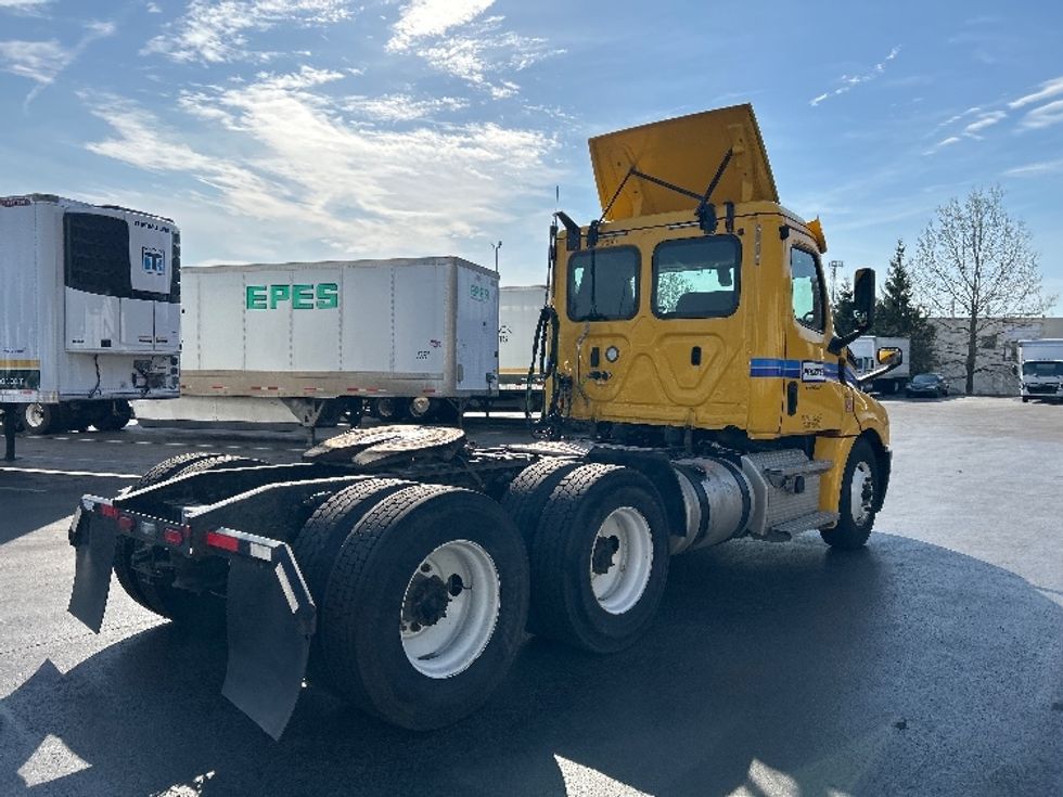 Day Cab Tractor-Heavy Duty Tractors-Freightliner-2020-T12664ST-Louisville-KY-321,316\n\t\tmiles-$ 52,500 - Image 7