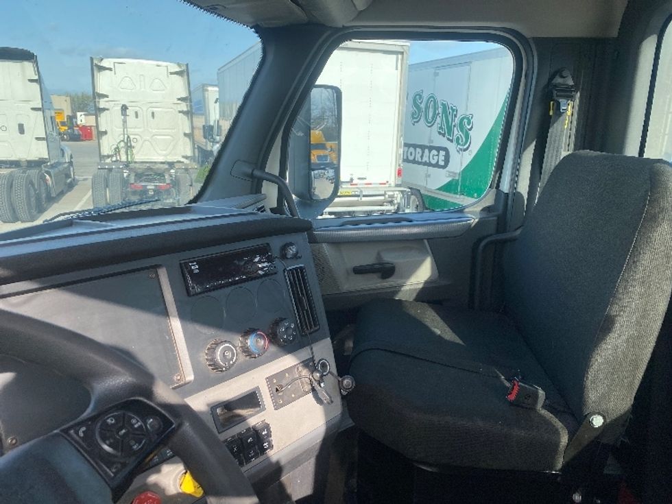 Day Cab Tractor-Heavy Duty Tractors-Freightliner-2020-T12664ST-Louisville-KY-325,928\n\t\tmiles-$ 56,000 - Image 10