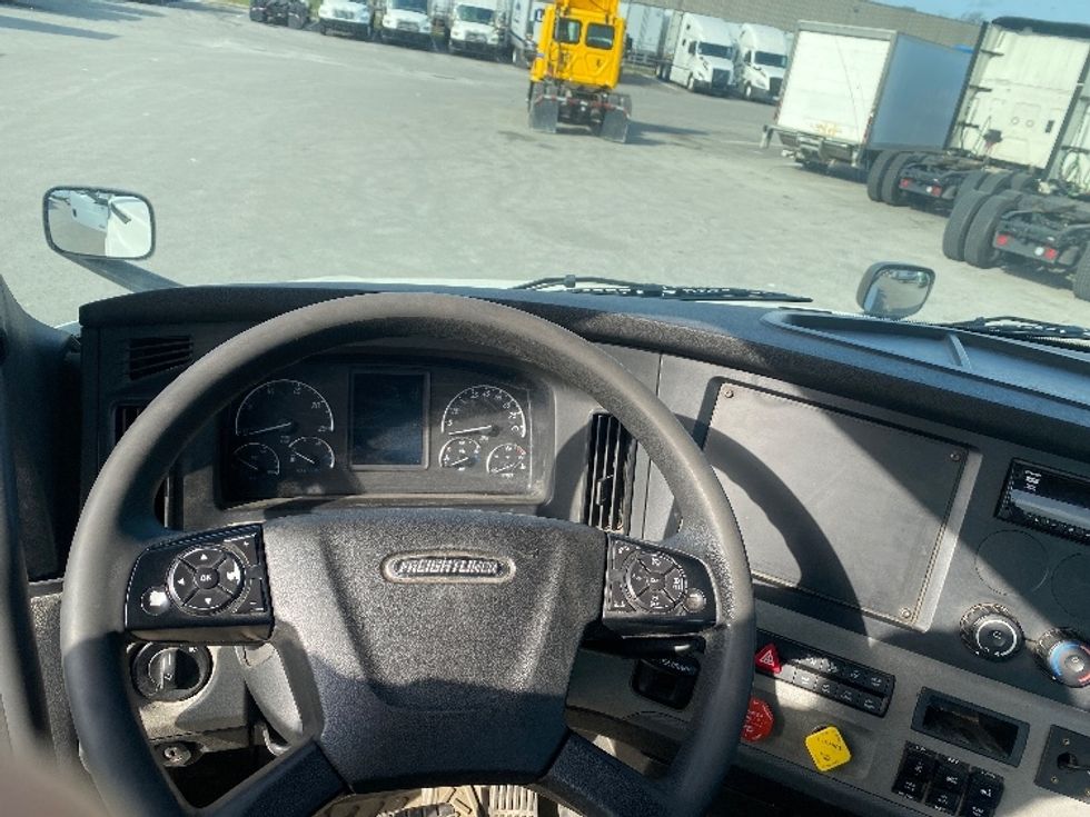 Day Cab Tractor-Heavy Duty Tractors-Freightliner-2020-T12664ST-Louisville-KY-325,928\n\t\tmiles-$ 56,000 - Image 11