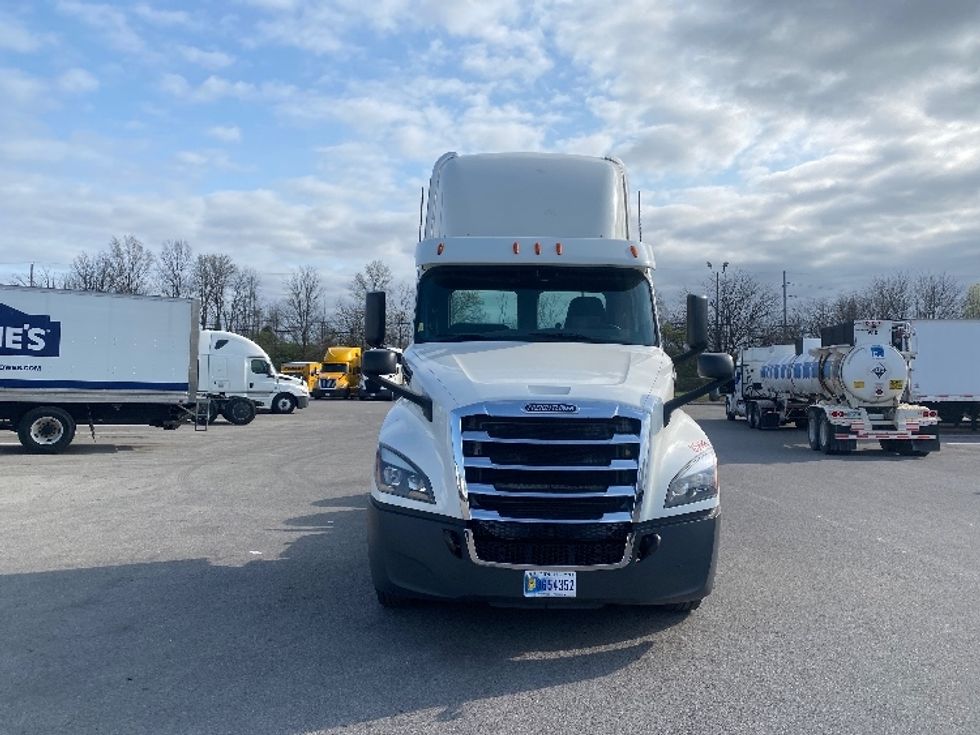 Day Cab Tractor-Heavy Duty Tractors-Freightliner-2020-T12664ST-Louisville-KY-325,928\n\t\tmiles-$ 56,000 - Image 2