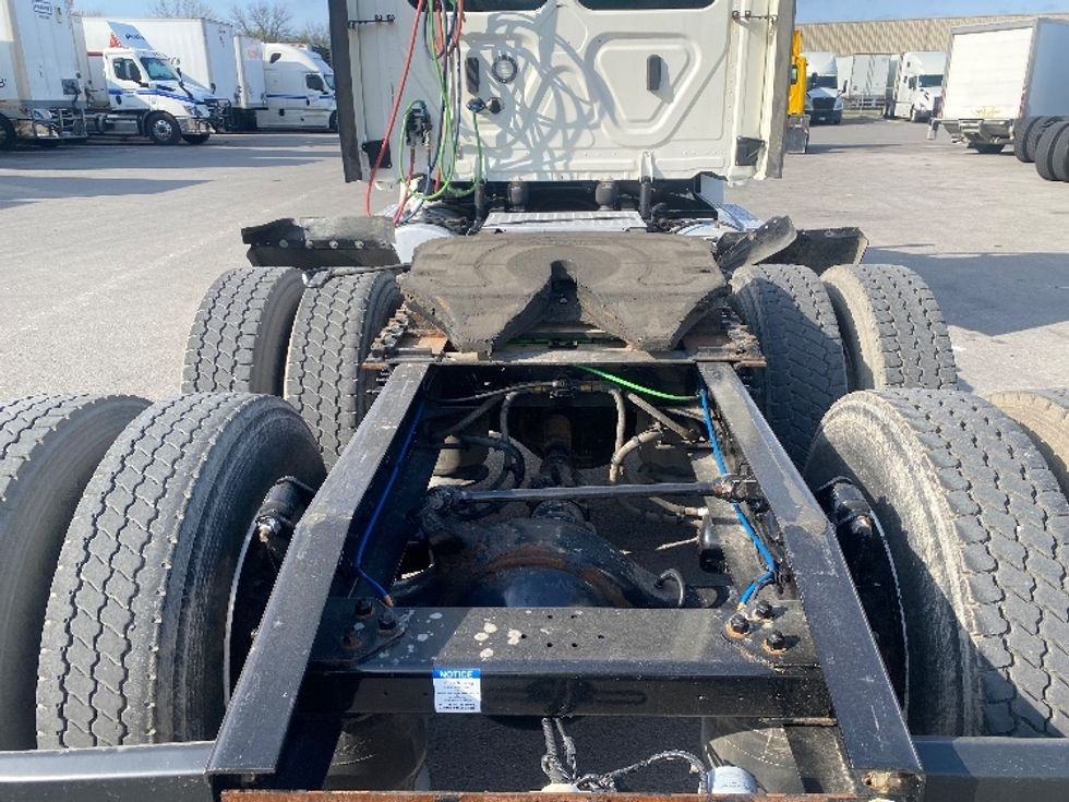 Day Cab Tractor-Heavy Duty Tractors-Freightliner-2020-T12664ST-Louisville-KY-325,928\n\t\tmiles-$ 56,000 - Image 6