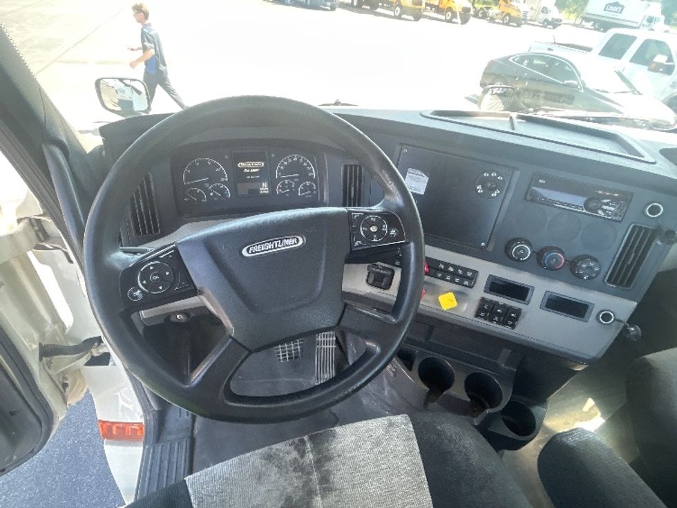 Day Cab Tractor-Heavy Duty Tractors-Freightliner-2020-T12664ST-Louisville-KY-341,637\n\t\tmiles-$ 52,000 - Image 11