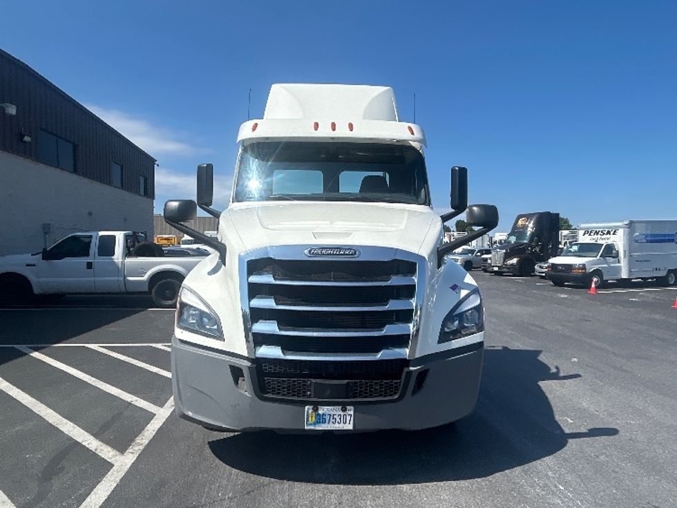 Day Cab Tractor-Heavy Duty Tractors-Freightliner-2020-T12664ST-Louisville-KY-341,637\n\t\tmiles-$ 52,000 - Image 2