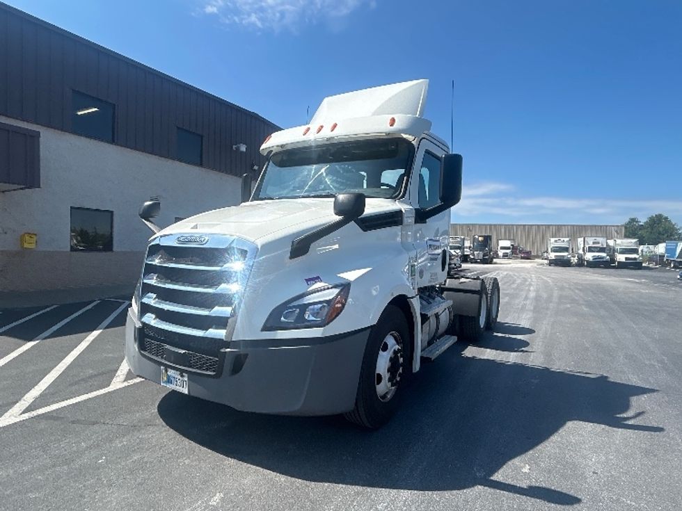 Day Cab Tractor-Heavy Duty Tractors-Freightliner-2020-T12664ST-Louisville-KY-341,637\n\t\tmiles-$ 52,000 - Image 3