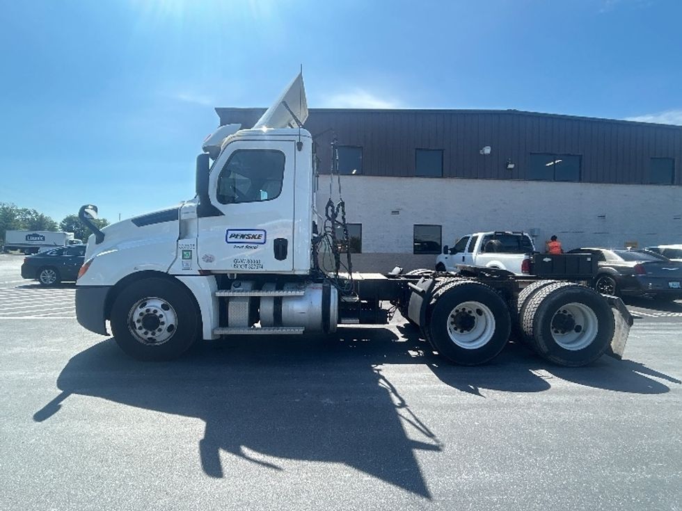 Day Cab Tractor-Heavy Duty Tractors-Freightliner-2020-T12664ST-Louisville-KY-341,637\n\t\tmiles-$ 52,000 - Image 4