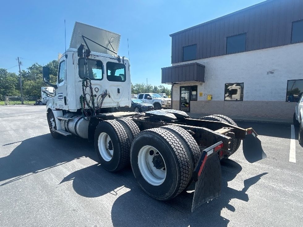 Day Cab Tractor-Heavy Duty Tractors-Freightliner-2020-T12664ST-Louisville-KY-341,637\n\t\tmiles-$ 52,000 - Image 5
