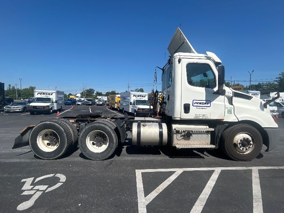 Day Cab Tractor-Heavy Duty Tractors-Freightliner-2020-T12664ST-Louisville-KY-341,637\n\t\tmiles-$ 52,000 - Image 8