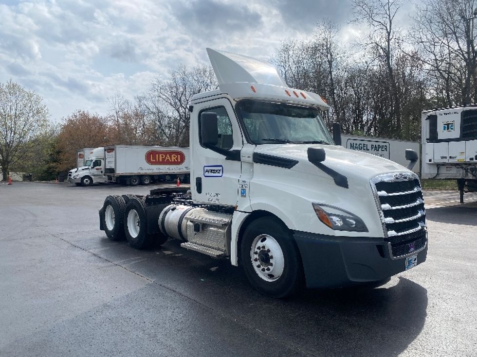 Day Cab Tractor-Heavy Duty Tractors-Freightliner-2020-T12664ST-Louisville-KY-361,168\n\t\tmiles-$ 55,500 - Image 1