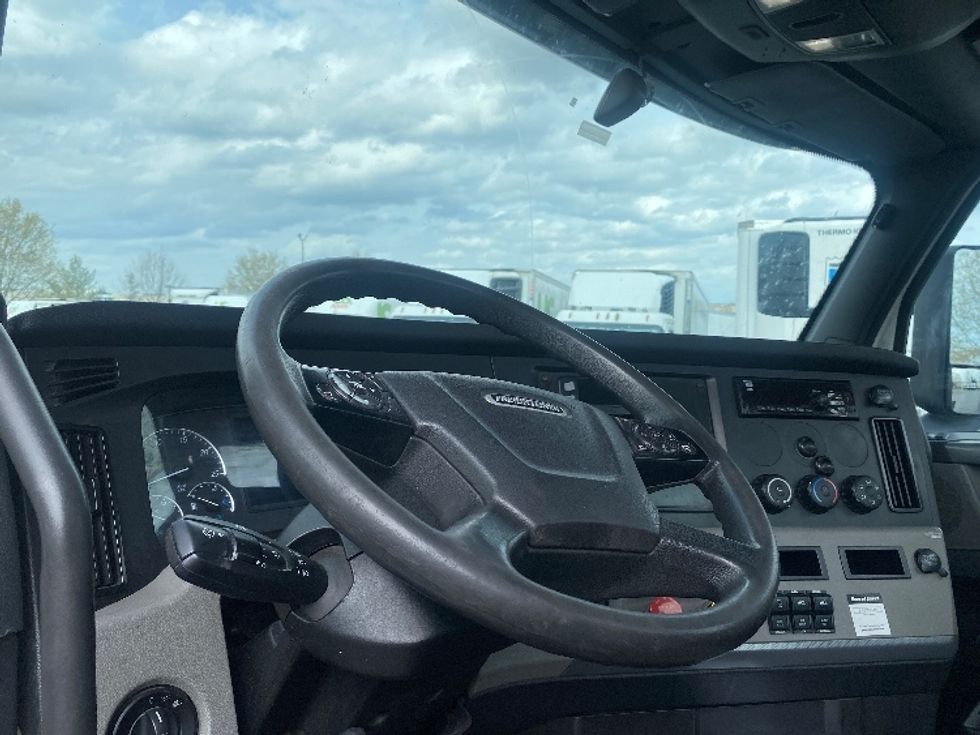 Day Cab Tractor-Heavy Duty Tractors-Freightliner-2020-T12664ST-Louisville-KY-361,168\n\t\tmiles-$ 55,500 - Image 10