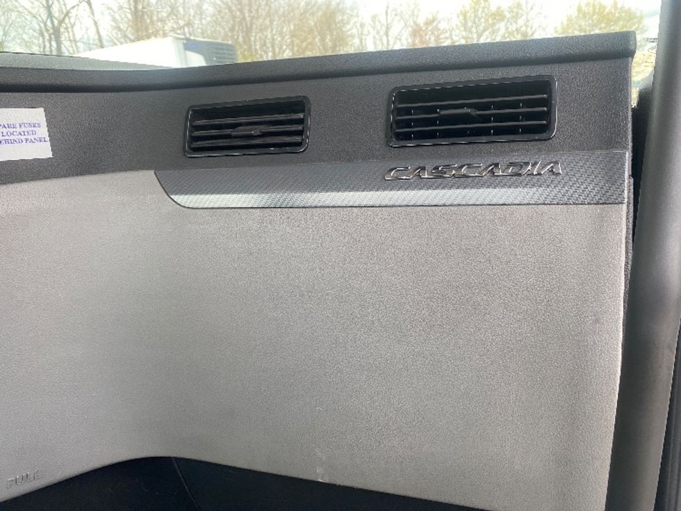 Day Cab Tractor-Heavy Duty Tractors-Freightliner-2020-T12664ST-Louisville-KY-361,168\n\t\tmiles-$ 55,500 - Image 13