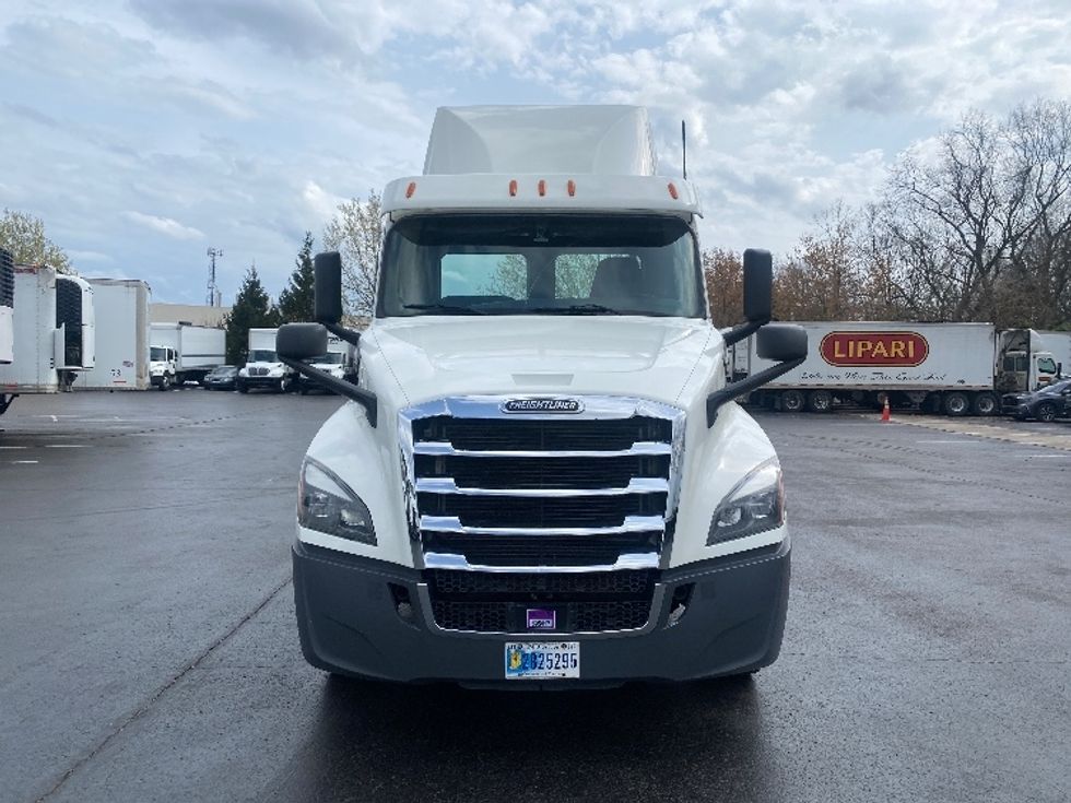 Day Cab Tractor-Heavy Duty Tractors-Freightliner-2020-T12664ST-Louisville-KY-361,168\n\t\tmiles-$ 55,500 - Image 2