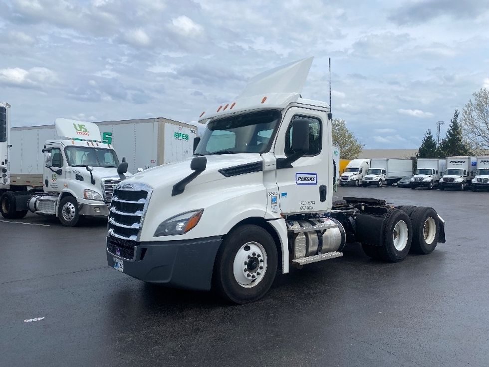 Day Cab Tractor-Heavy Duty Tractors-Freightliner-2020-T12664ST-Louisville-KY-361,168\n\t\tmiles-$ 55,500 - Image 3
