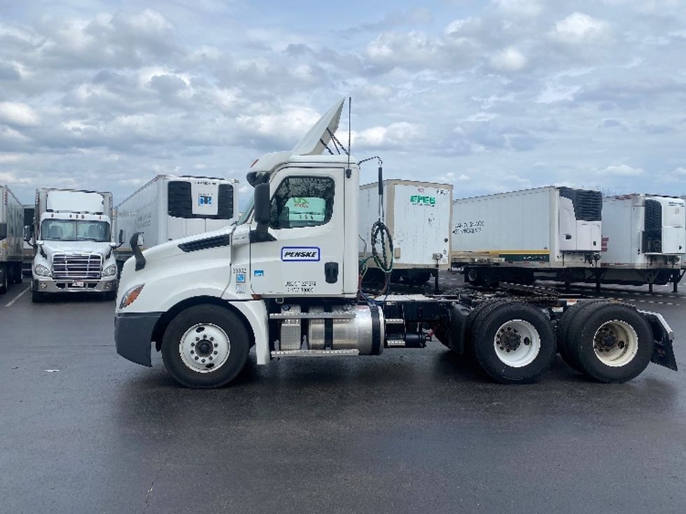 Day Cab Tractor-Heavy Duty Tractors-Freightliner-2020-T12664ST-Louisville-KY-361,168\n\t\tmiles-$ 55,500 - Image 4