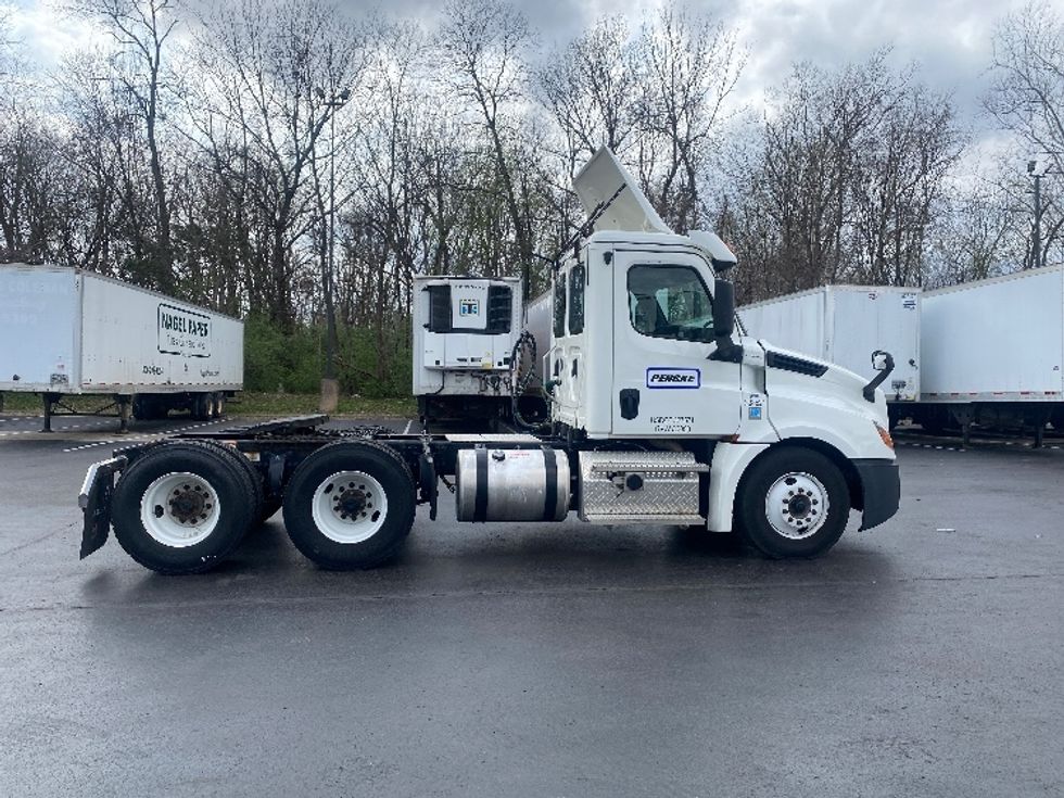 Day Cab Tractor-Heavy Duty Tractors-Freightliner-2020-T12664ST-Louisville-KY-361,168\n\t\tmiles-$ 55,500 - Image 8