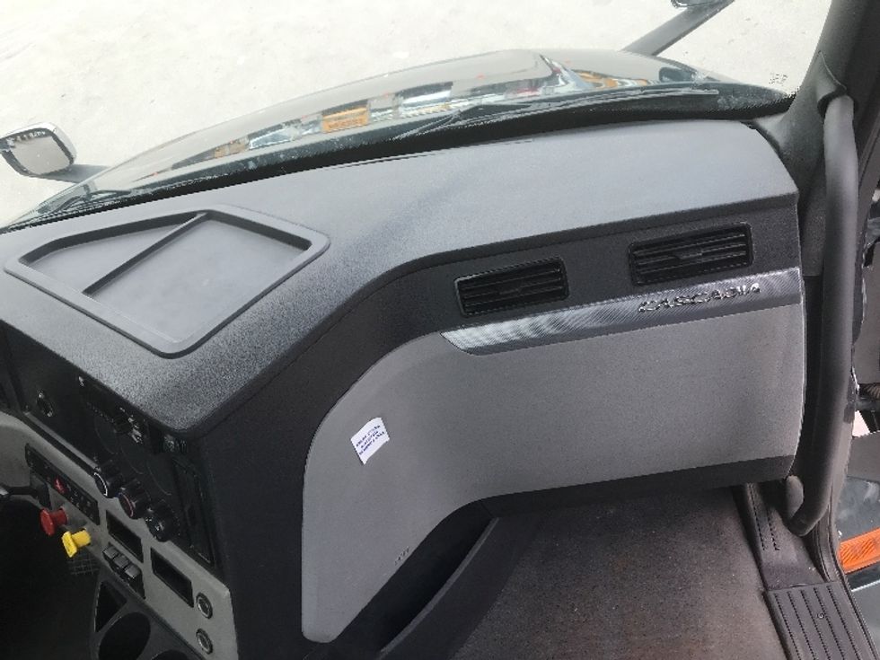 Day Cab Tractor-Heavy Duty Tractors-Freightliner-2020-T12664ST-Louisville-KY-387,651\n\t\tmiles-$ 53,500 - Image 13