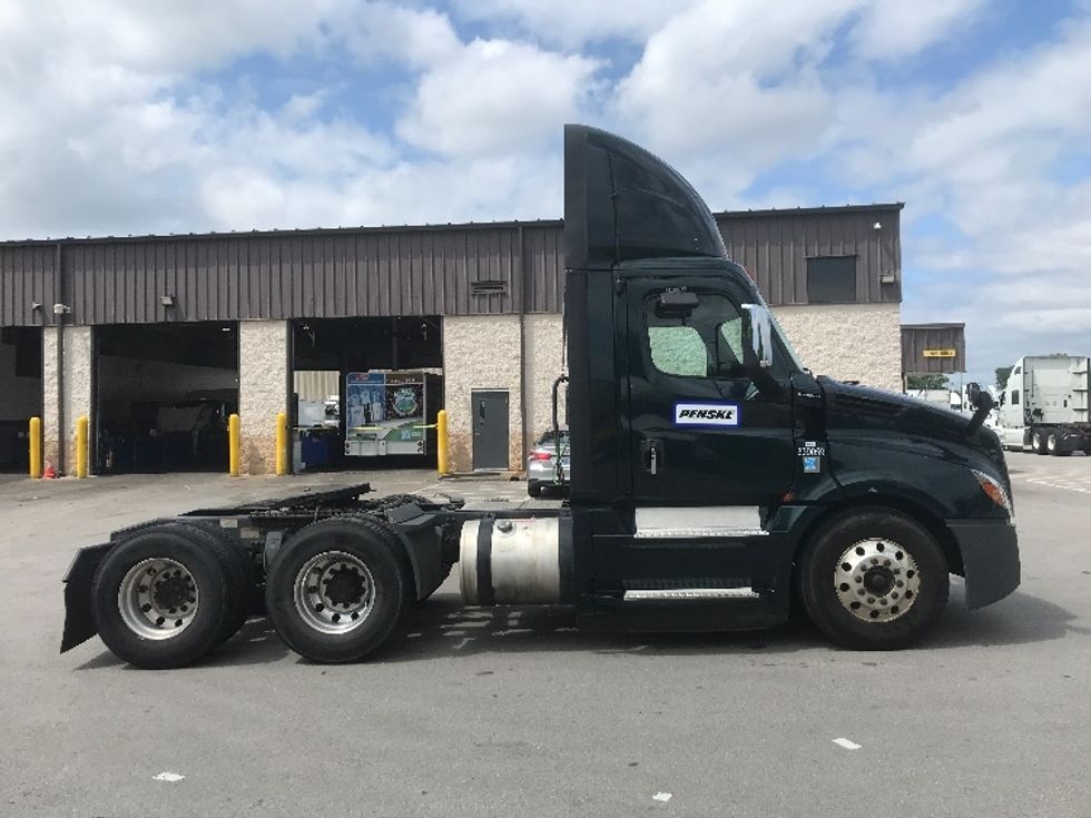 Day Cab Tractor-Heavy Duty Tractors-Freightliner-2020-T12664ST-Louisville-KY-387,651\n\t\tmiles-$ 53,500 - Image 8