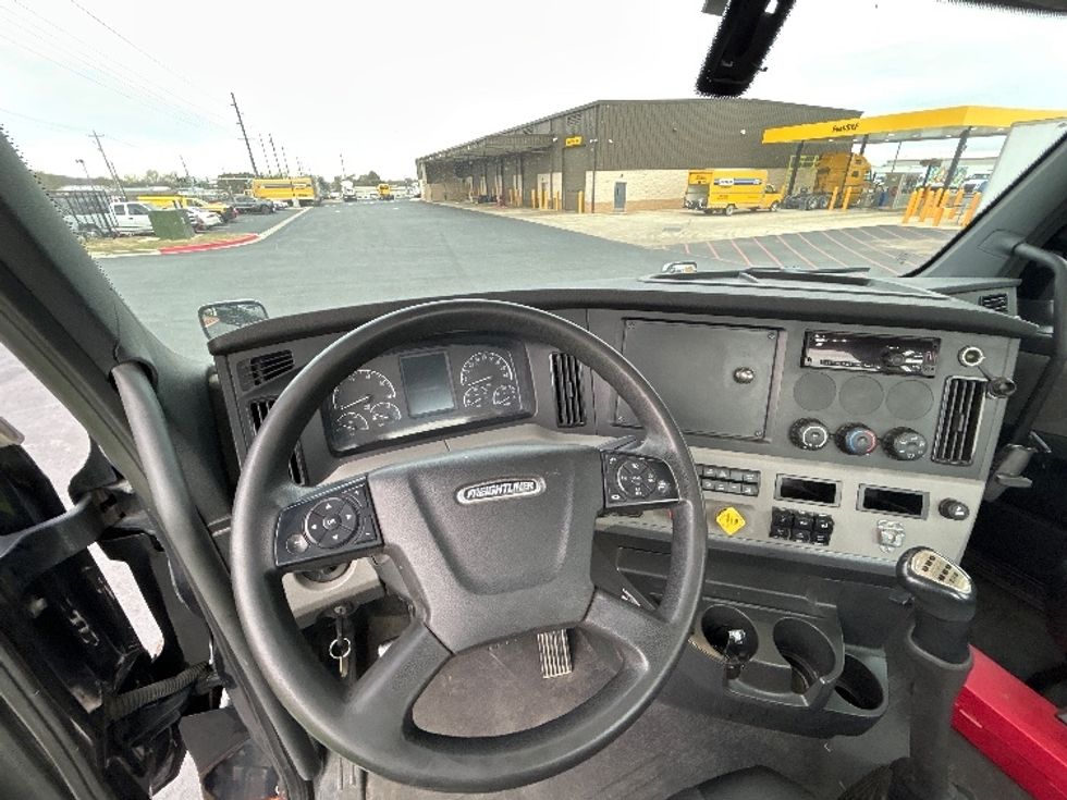 Day Cab Tractor-Heavy Duty Tractors-Freightliner-2020-T12664ST-Lowell-AR-337,456\n\t\tmiles-$ 50,750 - Image 11