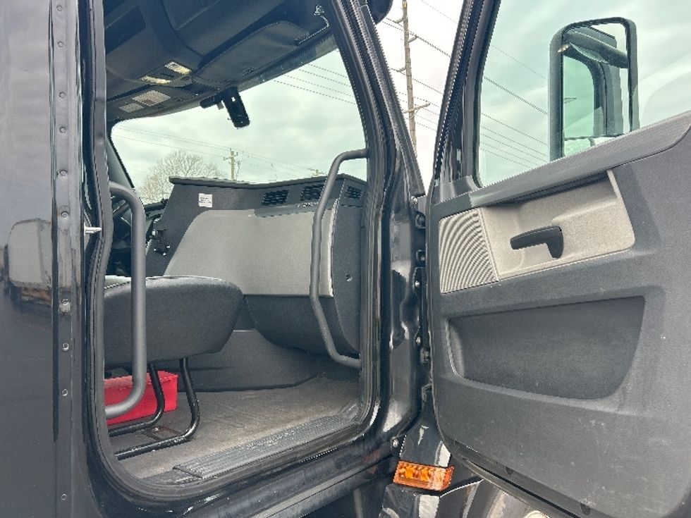 Day Cab Tractor-Heavy Duty Tractors-Freightliner-2020-T12664ST-Lowell-AR-337,456\n\t\tmiles-$ 50,750 - Image 12