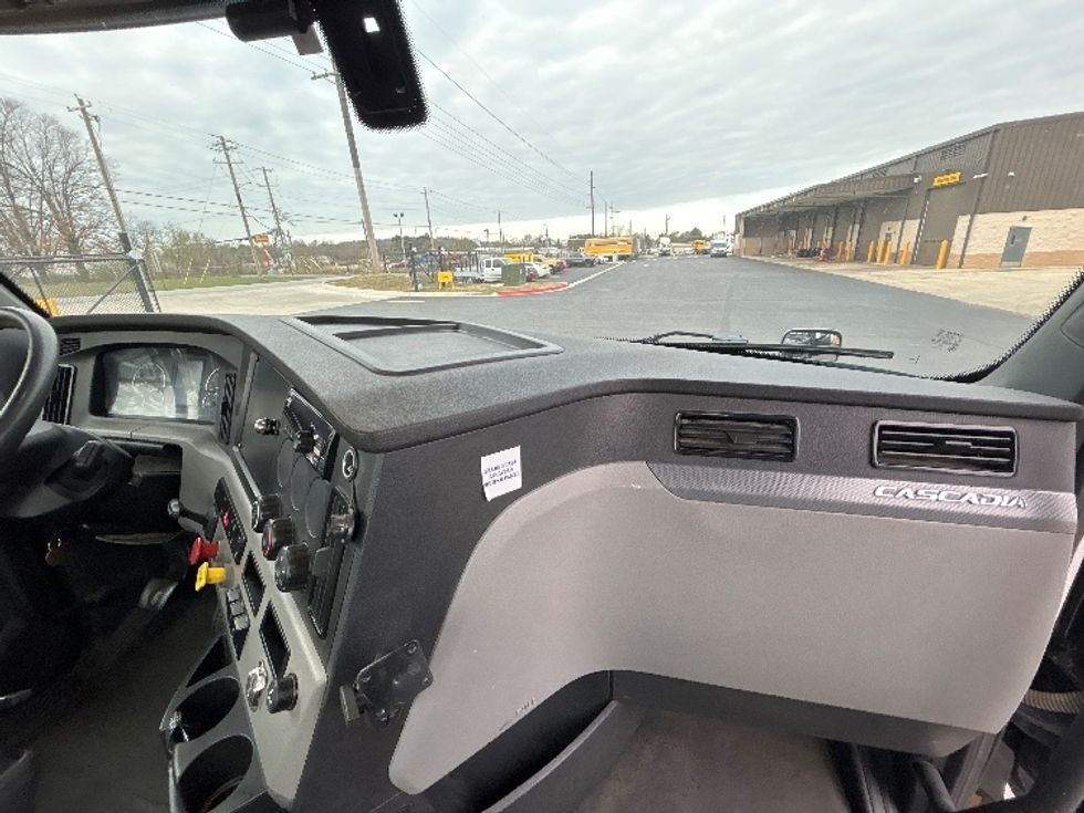 Day Cab Tractor-Heavy Duty Tractors-Freightliner-2020-T12664ST-Lowell-AR-337,456\n\t\tmiles-$ 50,750 - Image 13