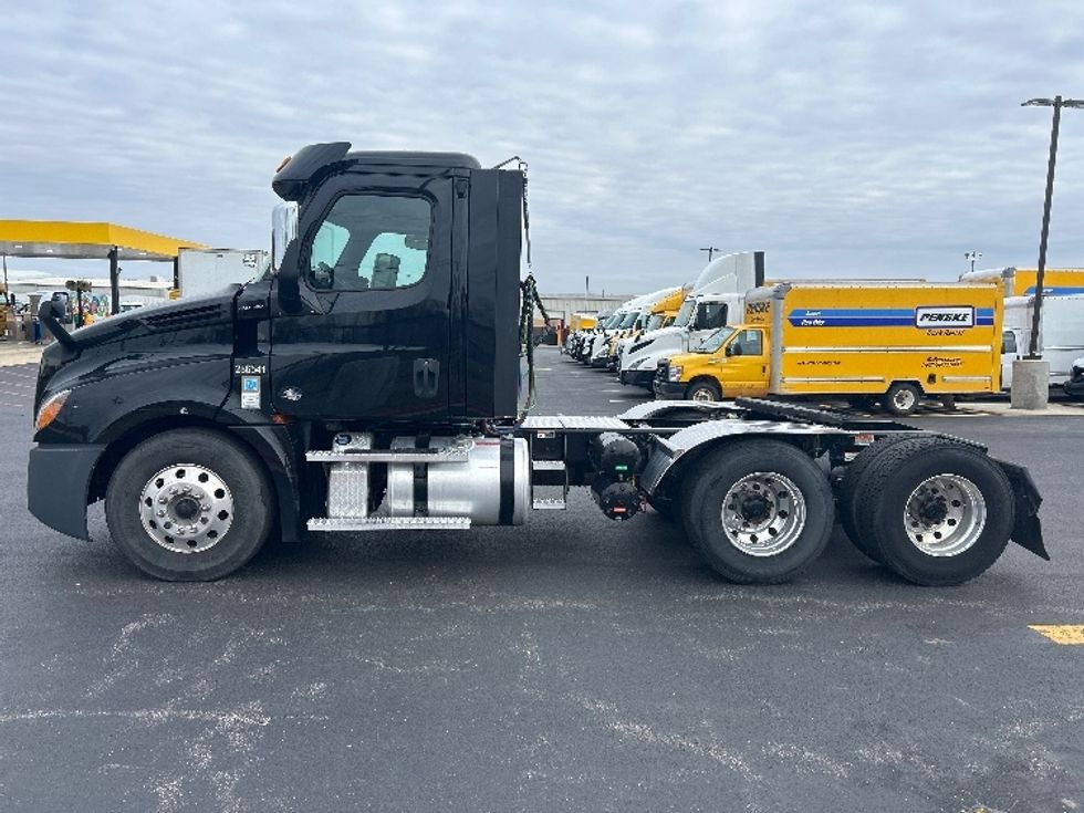 Day Cab Tractor-Heavy Duty Tractors-Freightliner-2020-T12664ST-Lowell-AR-337,456\n\t\tmiles-$ 50,750 - Image 4