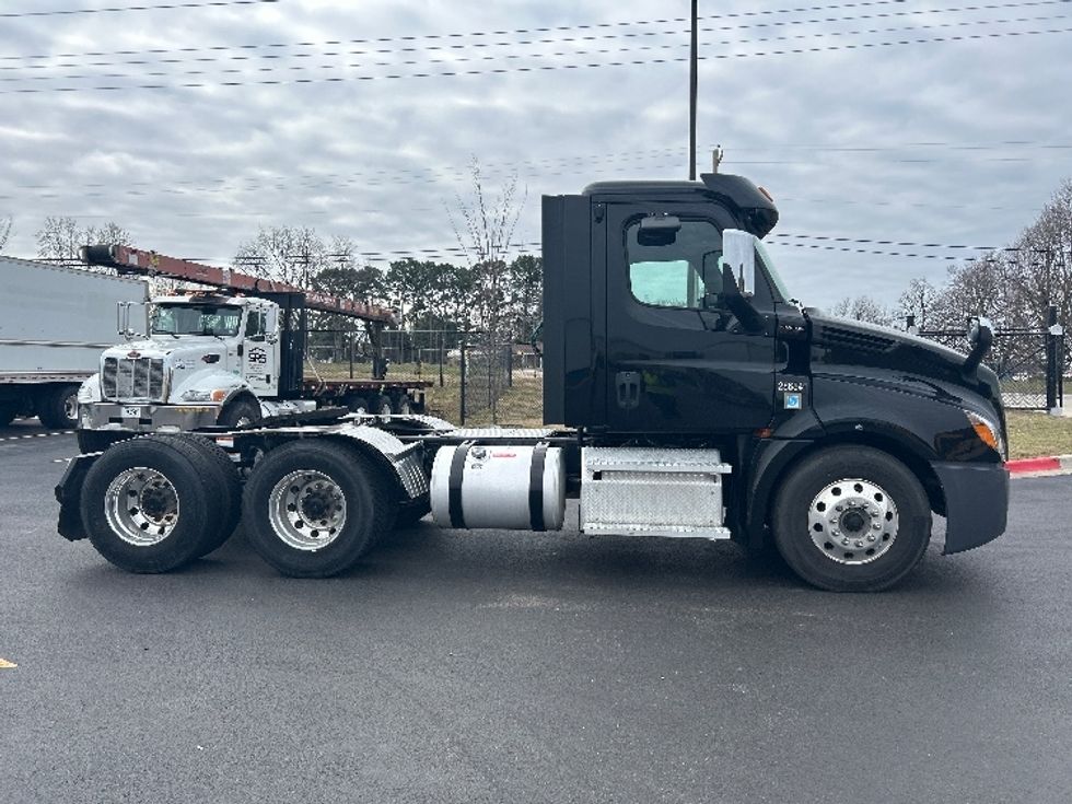 Day Cab Tractor-Heavy Duty Tractors-Freightliner-2020-T12664ST-Lowell-AR-337,456\n\t\tmiles-$ 50,750 - Image 8
