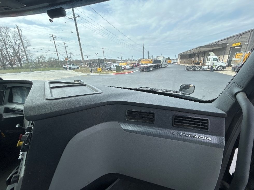 Day Cab Tractor-Heavy Duty Tractors-Freightliner-2020-T12664ST-Lowell-AR-352,384\n\t\tmiles-$ 50,000 - Image 13