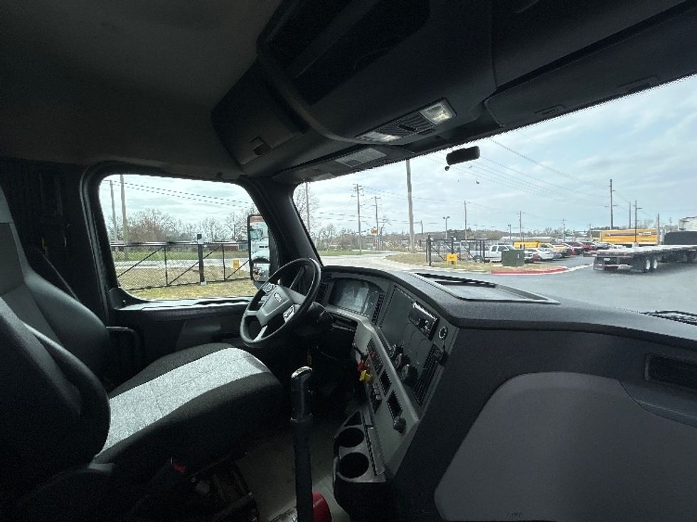 Day Cab Tractor-Heavy Duty Tractors-Freightliner-2020-T12664ST-Lowell-AR-352,384\n\t\tmiles-$ 50,000 - Image 14