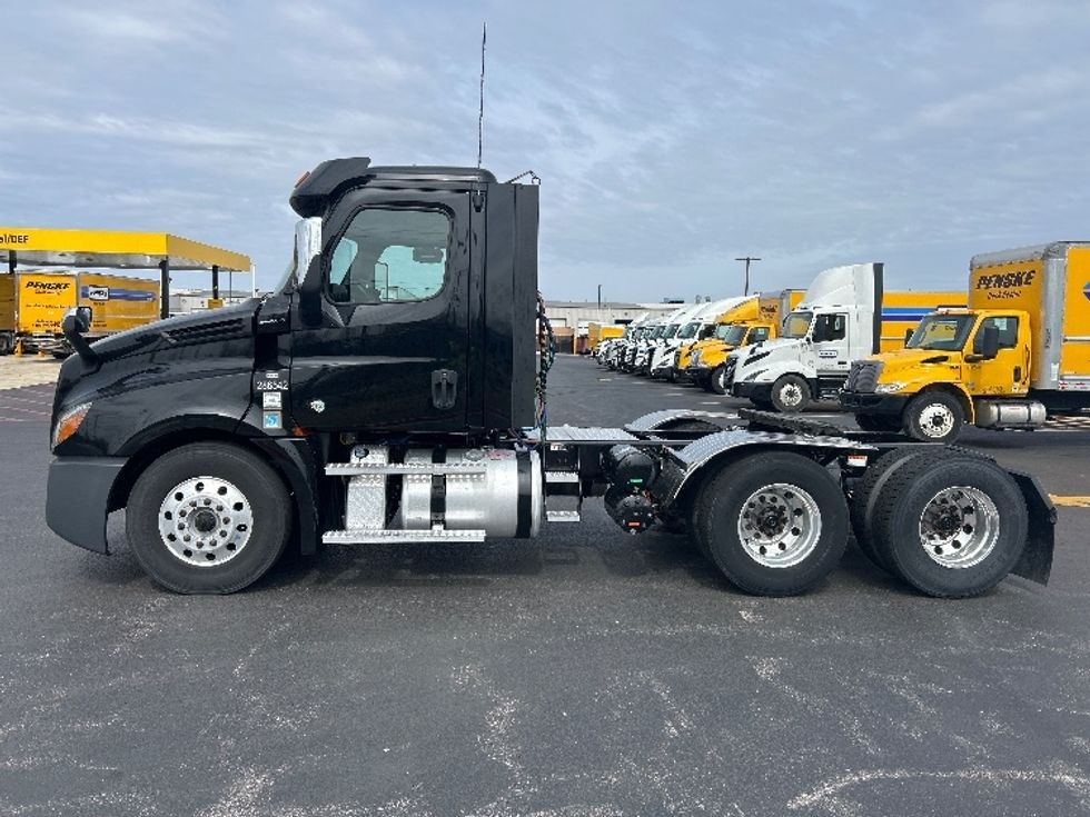 Day Cab Tractor-Heavy Duty Tractors-Freightliner-2020-T12664ST-Lowell-AR-352,384\n\t\tmiles-$ 50,000 - Image 4