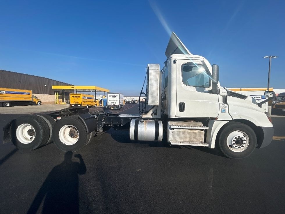 Day Cab Tractor-Heavy Duty Tractors-Freightliner-2020-T12664ST-Lowell-AR-482,637\n\t\tmiles-$ 41,250 - Image 8