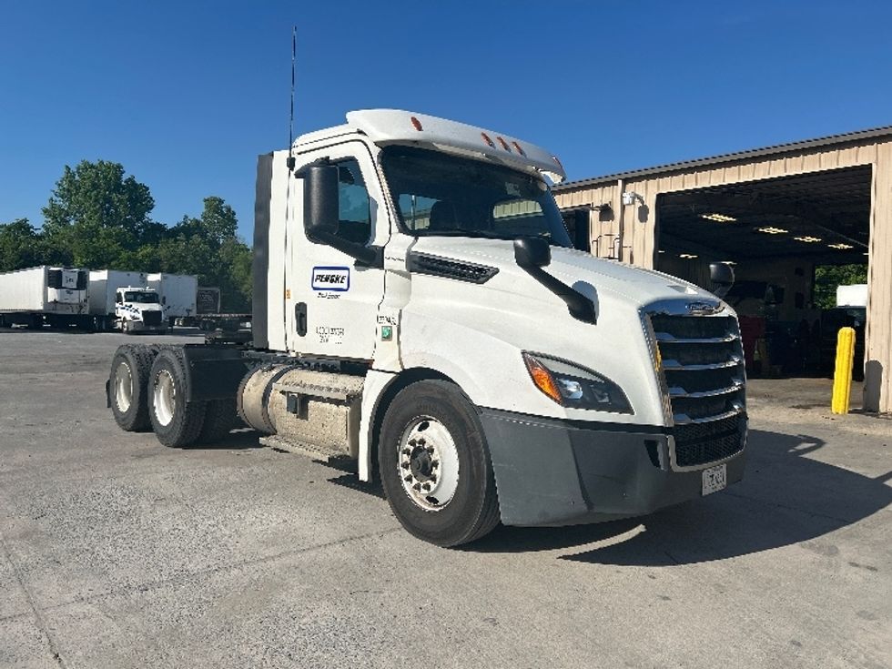 Day Cab Tractor-Heavy Duty Tractors-Freightliner-2020-T12664ST-Macon-GA-454,179\n\t\tmiles-$ 43,500 - Image 1