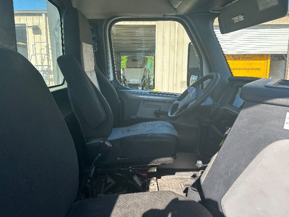 Day Cab Tractor-Heavy Duty Tractors-Freightliner-2020-T12664ST-Macon-GA-454,179\n\t\tmiles-$ 43,500 - Image 14