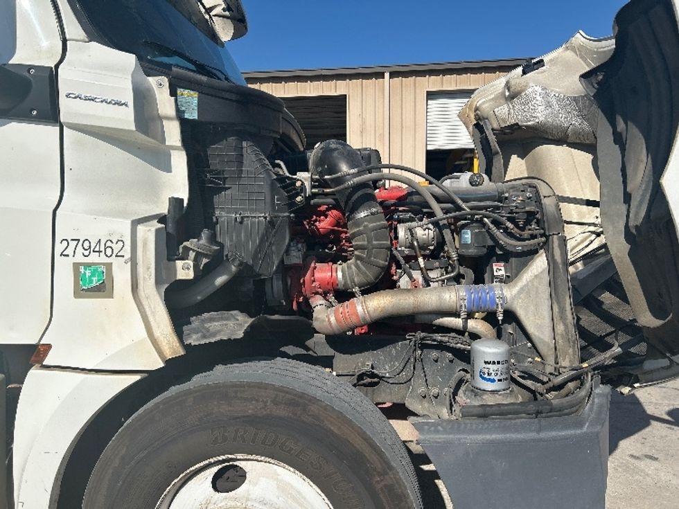 Day Cab Tractor-Heavy Duty Tractors-Freightliner-2020-T12664ST-Macon-GA-454,179\n\t\tmiles-$ 43,500 - Image 15