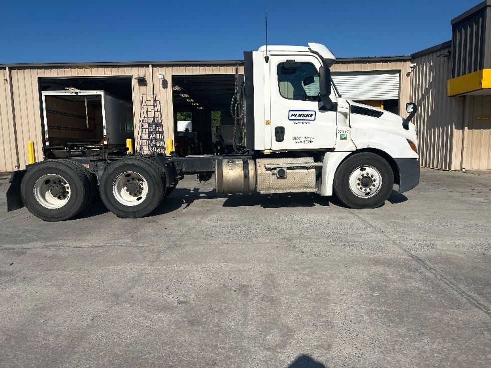 Day Cab Tractor-Heavy Duty Tractors-Freightliner-2020-T12664ST-Macon-GA-454,179\n\t\tmiles-$ 43,500 - Image 8