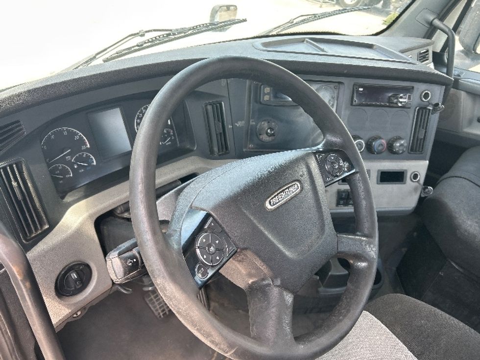 Day Cab Tractor-Heavy Duty Tractors-Freightliner-2020-T12664ST-Macon-GA-565,796\n\t\tmiles-$ 38,000 - Image 10