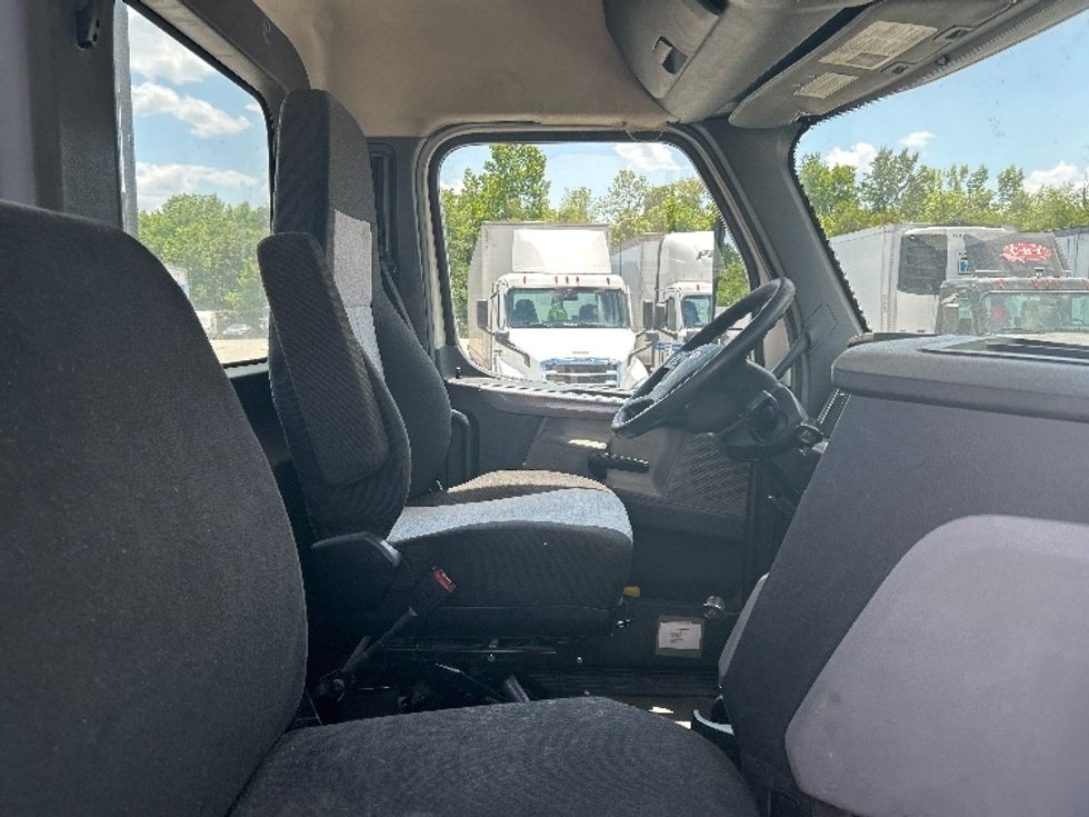 Day Cab Tractor-Heavy Duty Tractors-Freightliner-2020-T12664ST-Macon-GA-565,796\n\t\tmiles-$ 38,000 - Image 13