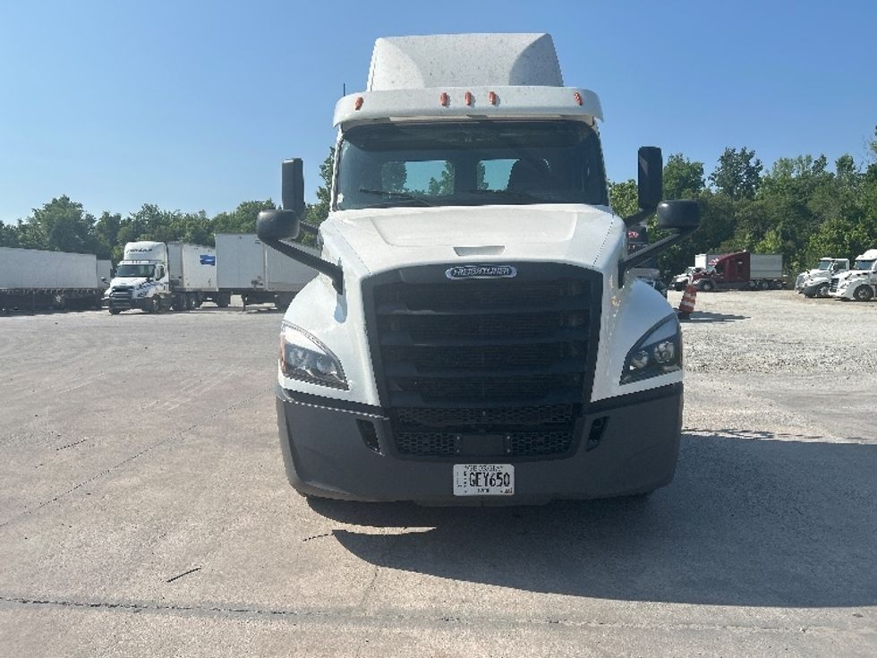 Day Cab Tractor-Heavy Duty Tractors-Freightliner-2020-T12664ST-Macon-GA-565,796\n\t\tmiles-$ 38,000 - Image 2