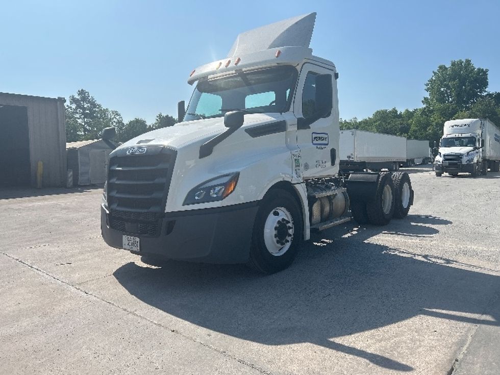 Day Cab Tractor-Heavy Duty Tractors-Freightliner-2020-T12664ST-Macon-GA-565,796\n\t\tmiles-$ 38,000 - Image 3