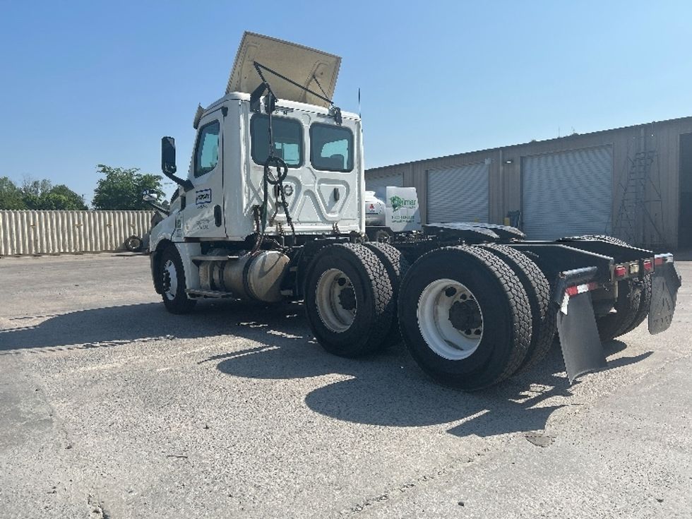 Day Cab Tractor-Heavy Duty Tractors-Freightliner-2020-T12664ST-Macon-GA-565,796\n\t\tmiles-$ 38,000 - Image 5