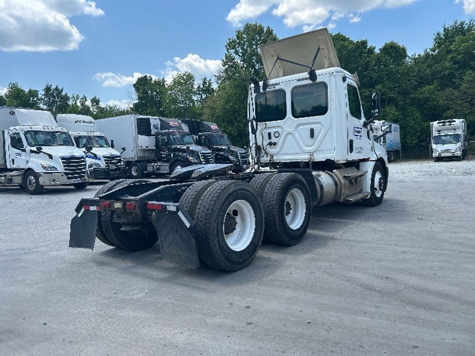 Day Cab Tractor-Heavy Duty Tractors-Freightliner-2020-T12664ST-Macon-GA-565,796\n\t\tmiles-$ 38,000 - Image 7
