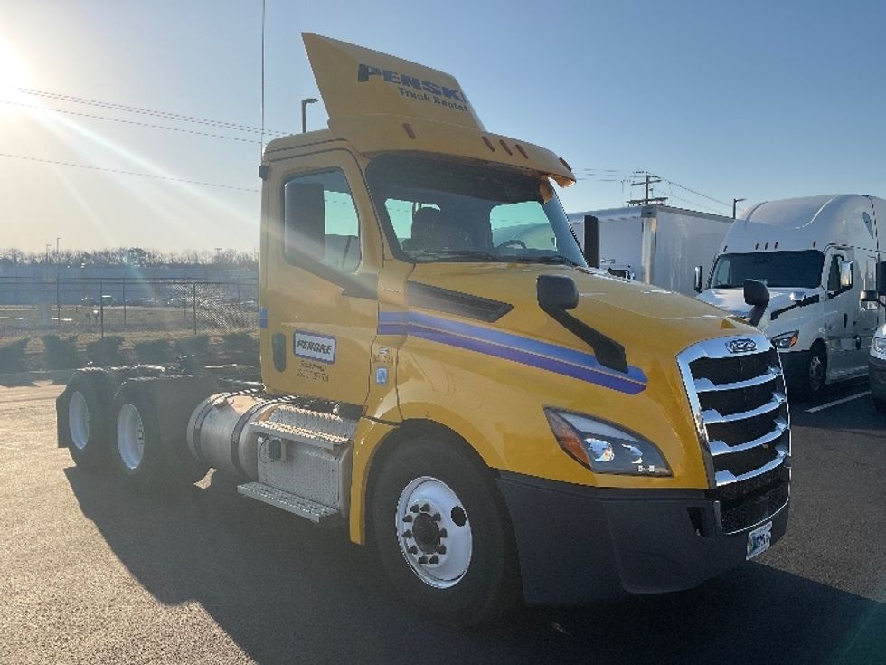 Day Cab Tractor-Heavy Duty Tractors-Freightliner-2020-T12664ST-Madison-AL-211,089\n\t\tmiles-$ 61,750 - Image 1