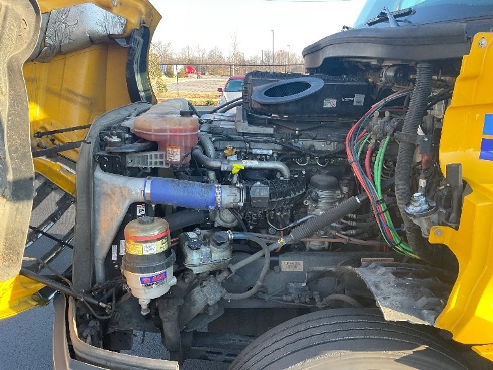 Day Cab Tractor-Heavy Duty Tractors-Freightliner-2020-T12664ST-Madison-AL-211,089\n\t\tmiles-$ 61,750 - Image 16