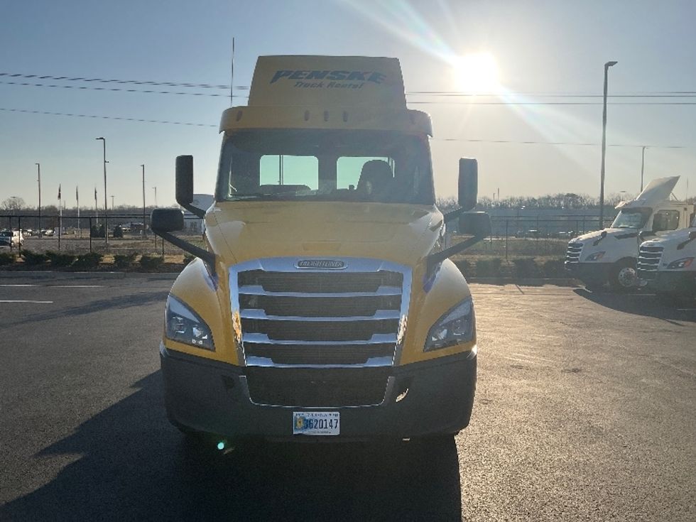 Day Cab Tractor-Heavy Duty Tractors-Freightliner-2020-T12664ST-Madison-AL-211,089\n\t\tmiles-$ 61,750 - Image 2