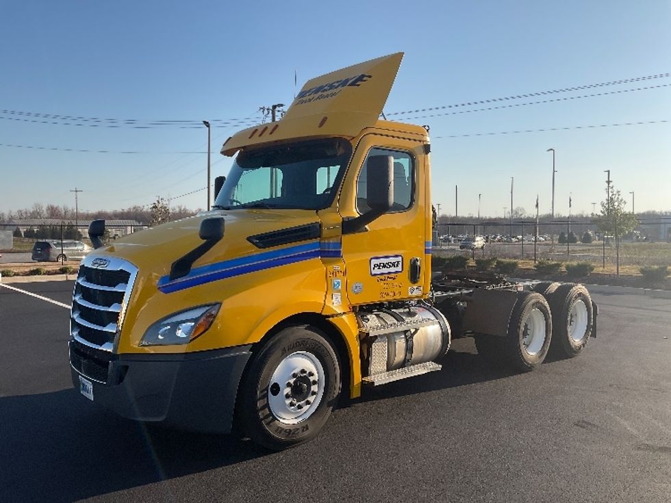 Day Cab Tractor-Heavy Duty Tractors-Freightliner-2020-T12664ST-Madison-AL-211,089\n\t\tmiles-$ 61,750 - Image 3
