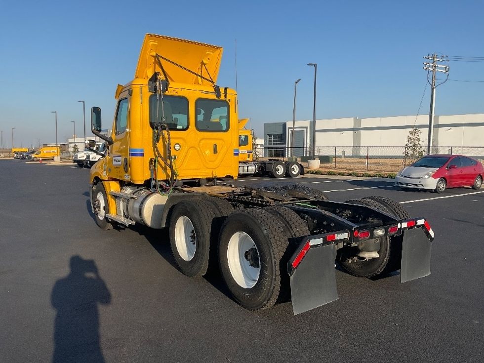 Day Cab Tractor-Heavy Duty Tractors-Freightliner-2020-T12664ST-Madison-AL-211,089\n\t\tmiles-$ 61,750 - Image 5