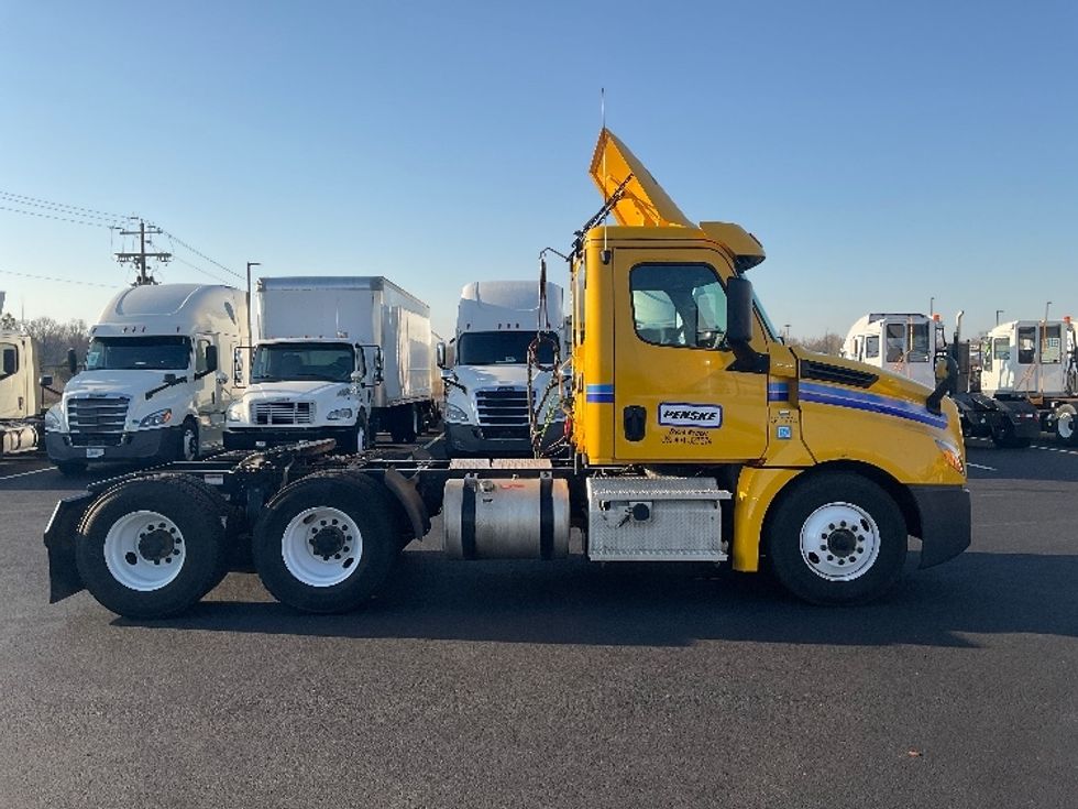 Day Cab Tractor-Heavy Duty Tractors-Freightliner-2020-T12664ST-Madison-AL-211,089\n\t\tmiles-$ 61,750 - Image 8