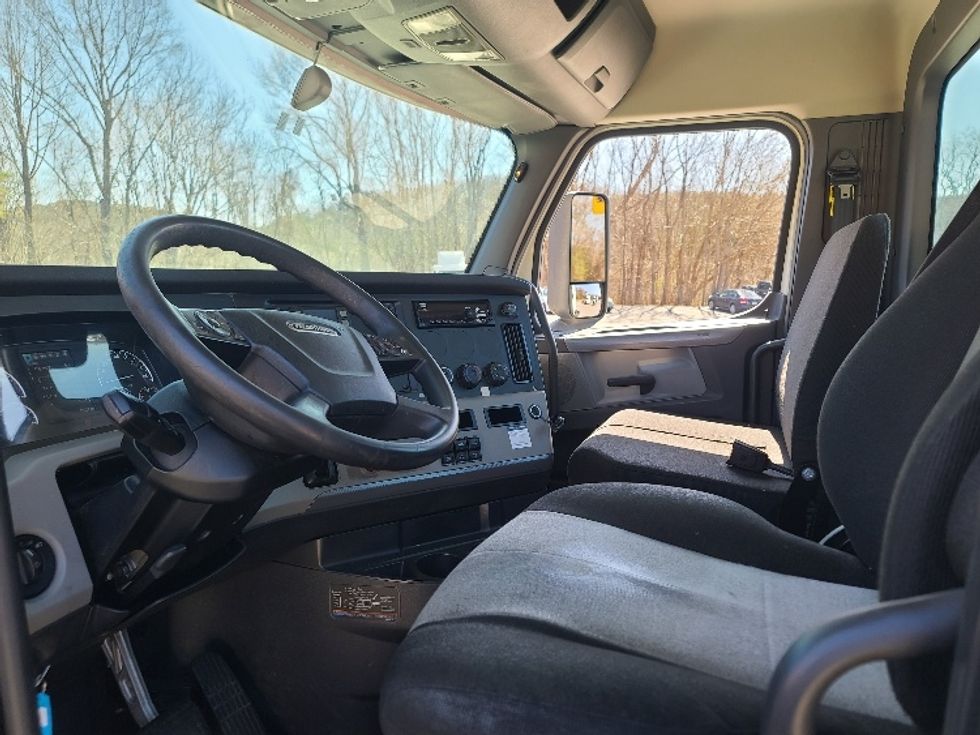 Day Cab Tractor-Heavy Duty Tractors-Freightliner-2020-T12664ST-Martinsville-VA-597,870\n\t\tmiles-$ 38,750 - Image 10